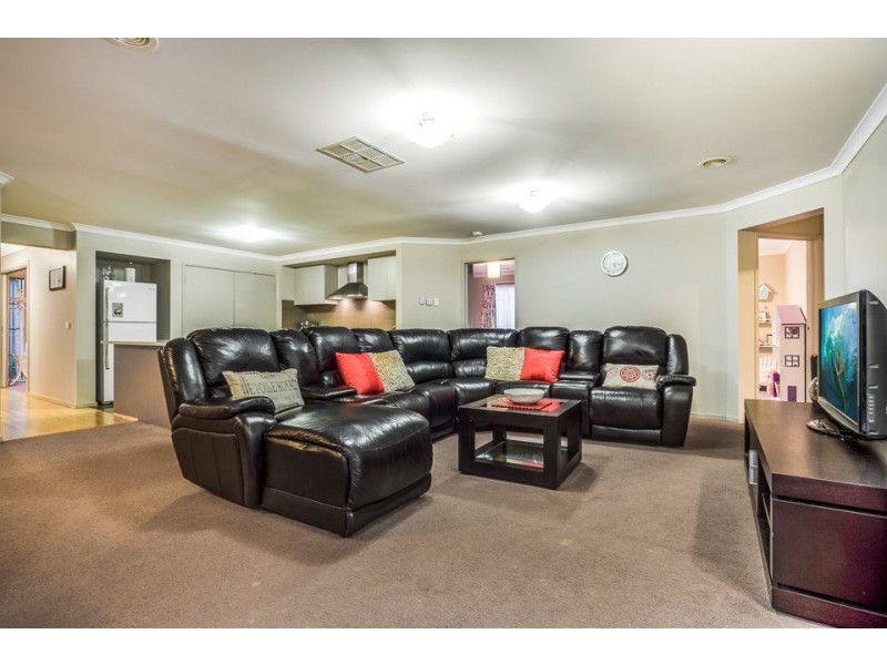 35 Barchester Avenue, Truganina VIC 3029