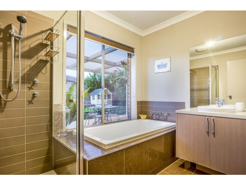 35 Barchester Avenue, Truganina VIC 3029