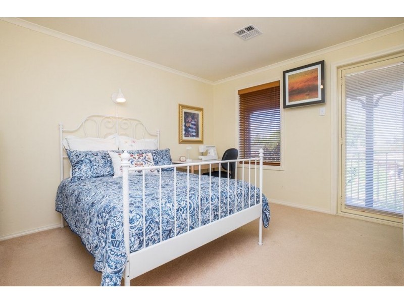 2B Cattanach Crescent, Werribee VIC 3030