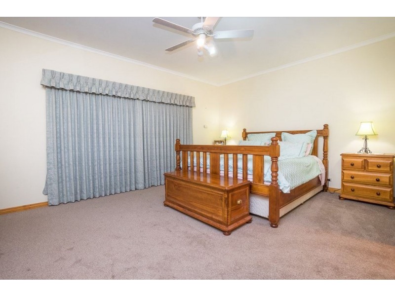 5 Noelhurst Court, Werribee VIC 3030