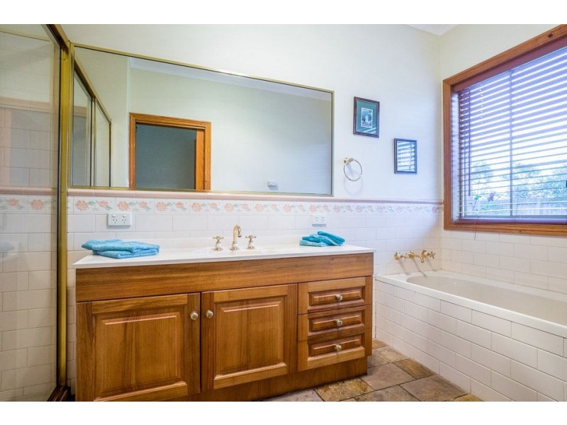 5 Noelhurst Court, Werribee VIC 3030