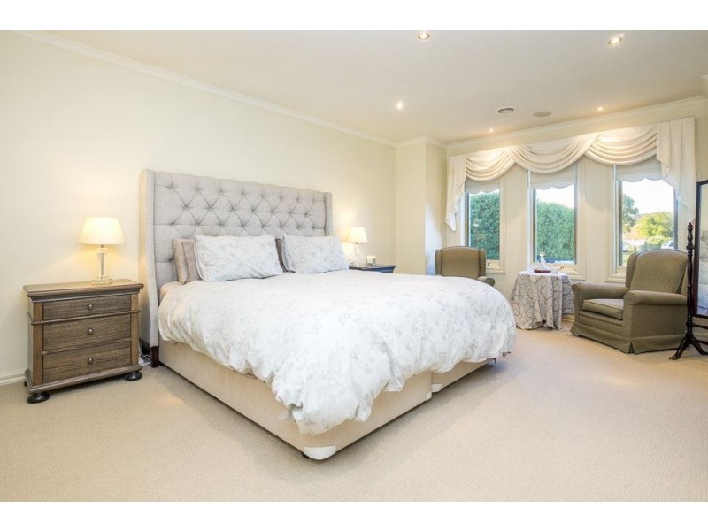 8 Cinel Court, Truganina VIC 3029