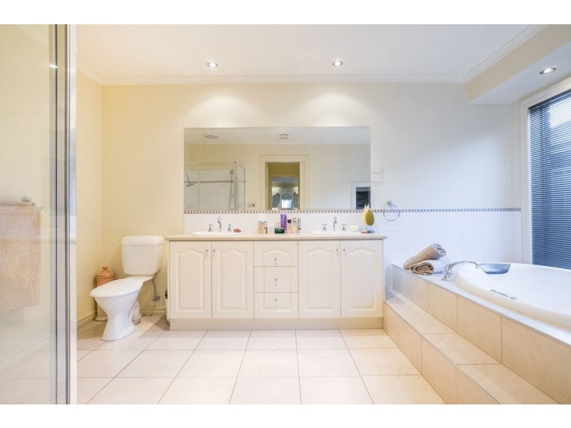 8 Cinel Court, Truganina VIC 3029