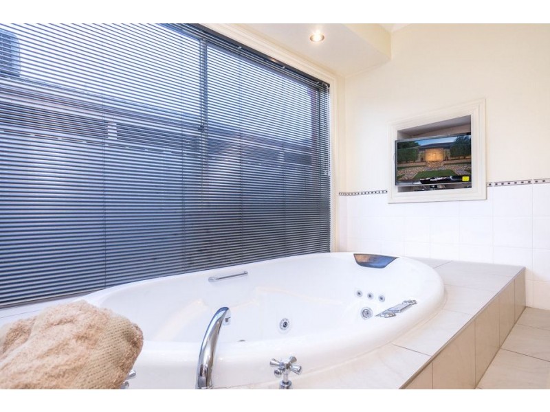 8 Cinel Court, Truganina VIC 3029