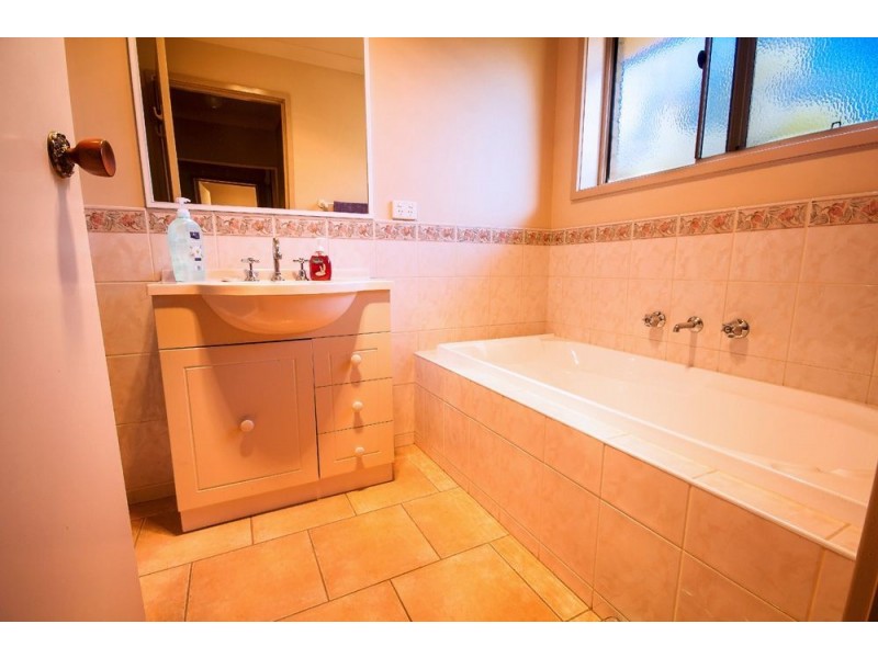 28 Briwood Court, Albury NSW 2640