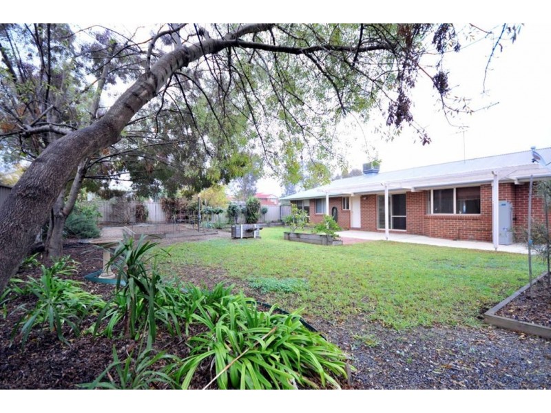 2 Sturtvale court, Albury NSW 2640