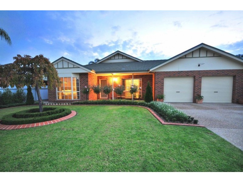19 Valarie Way, Lavington NSW 2641