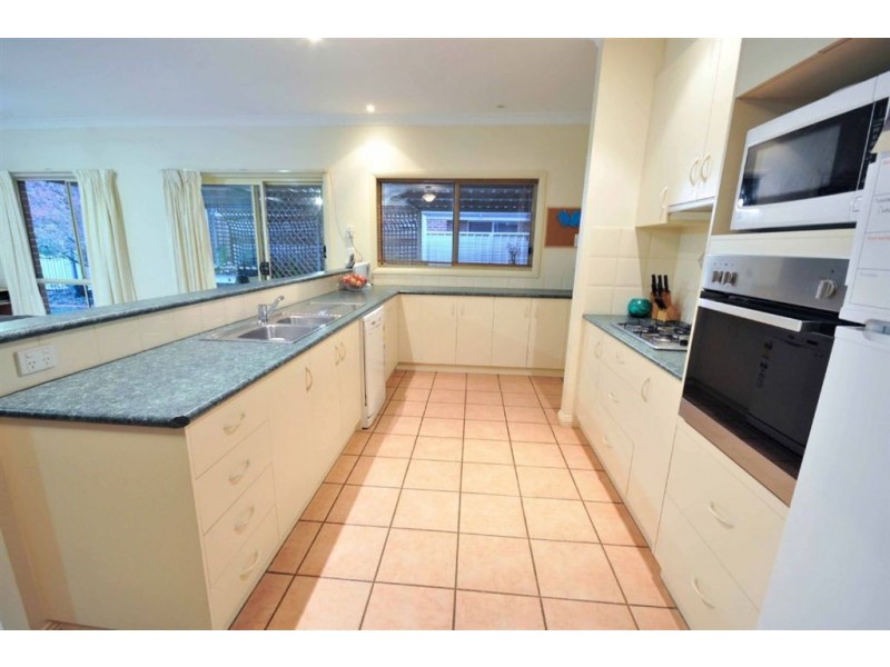 19 Valarie Way, Lavington NSW 2641