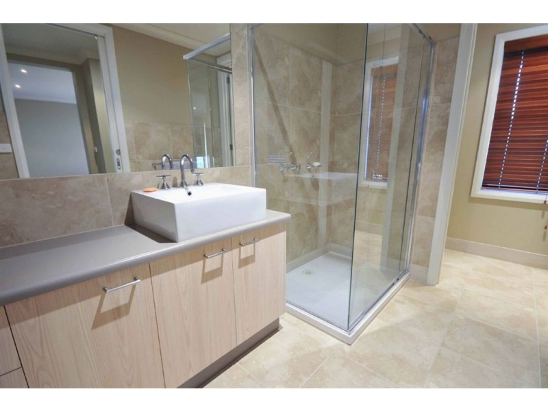 15 Champions Drive, North Albury NSW 2640