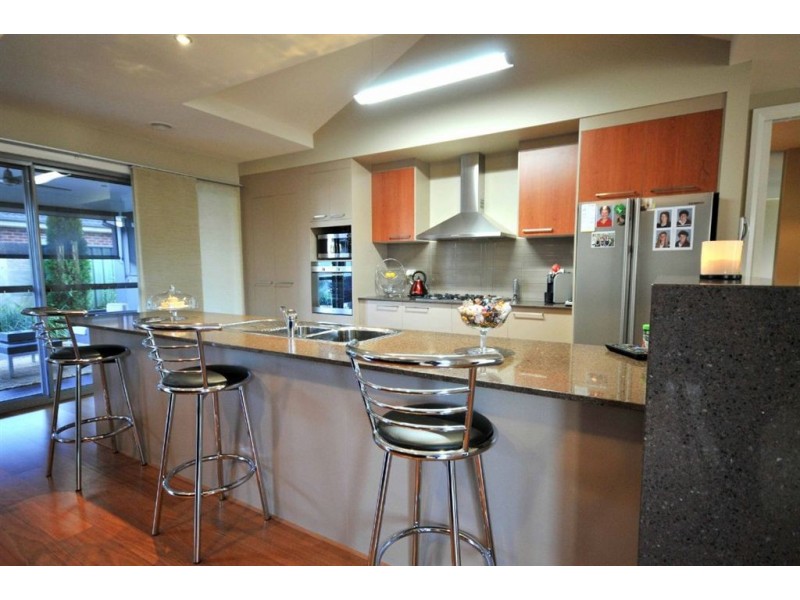 15 Champions Drive, North Albury NSW 2640