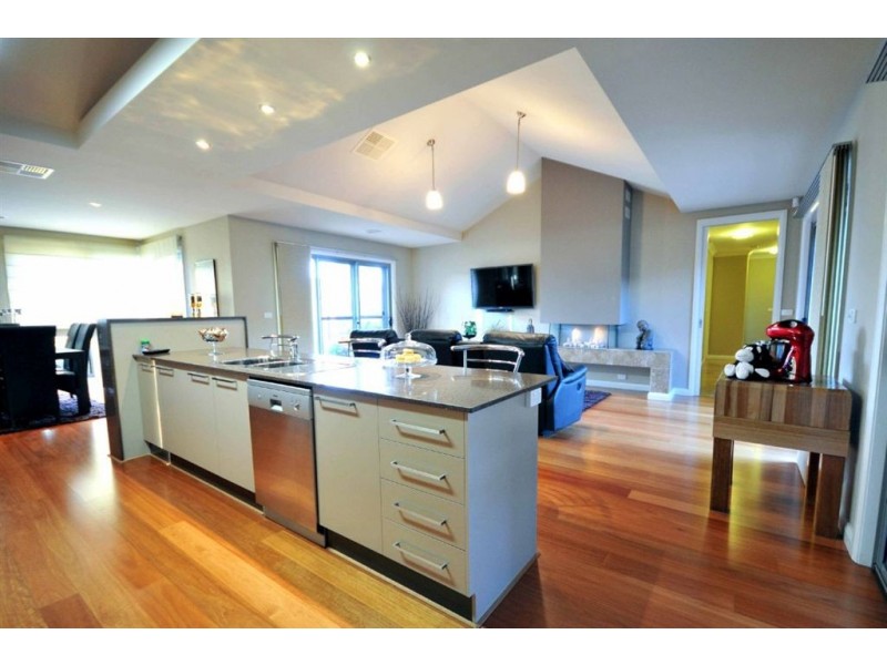 15 Champions Drive, North Albury NSW 2640