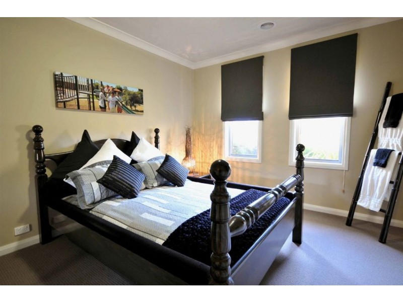 15 Champions Drive, North Albury NSW 2640