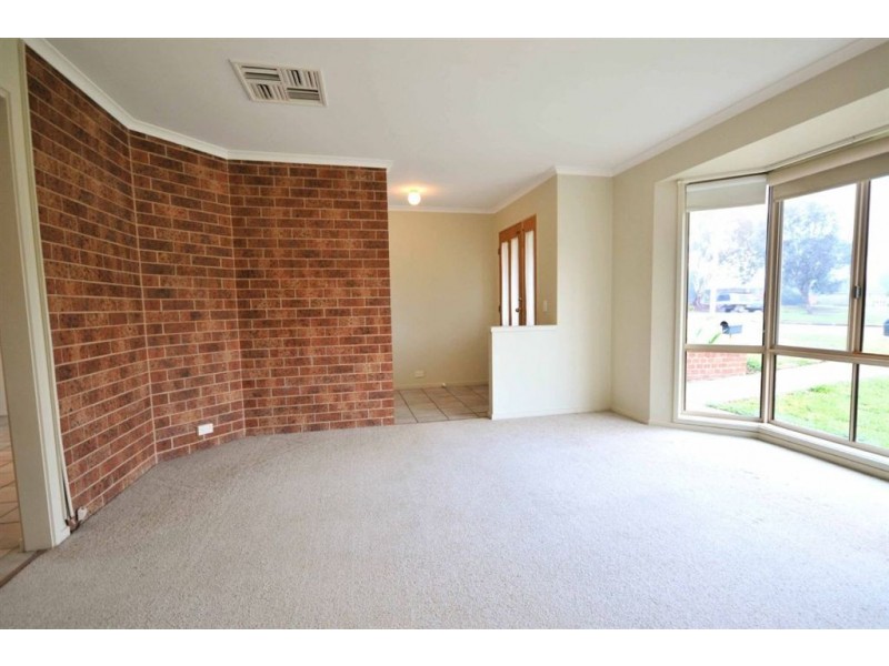 2 Sturtvale Court, Albury NSW 2640