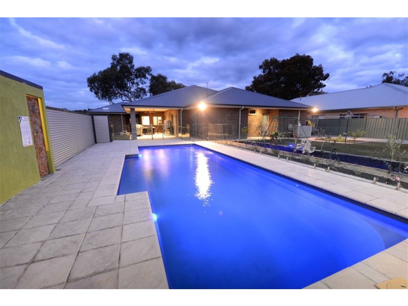 39 Kingfisher Court, East Albury NSW 2640