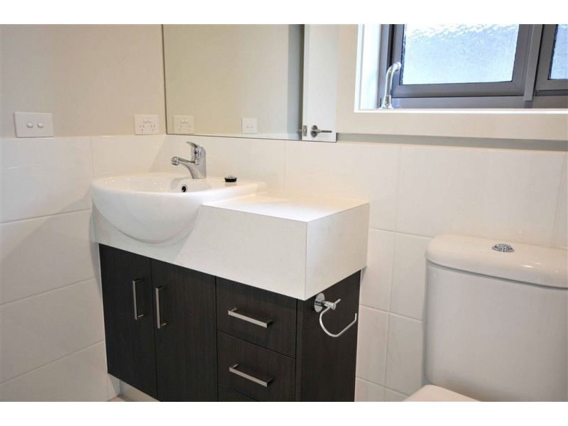 2/13 Bassett, West Wodonga VIC 3690