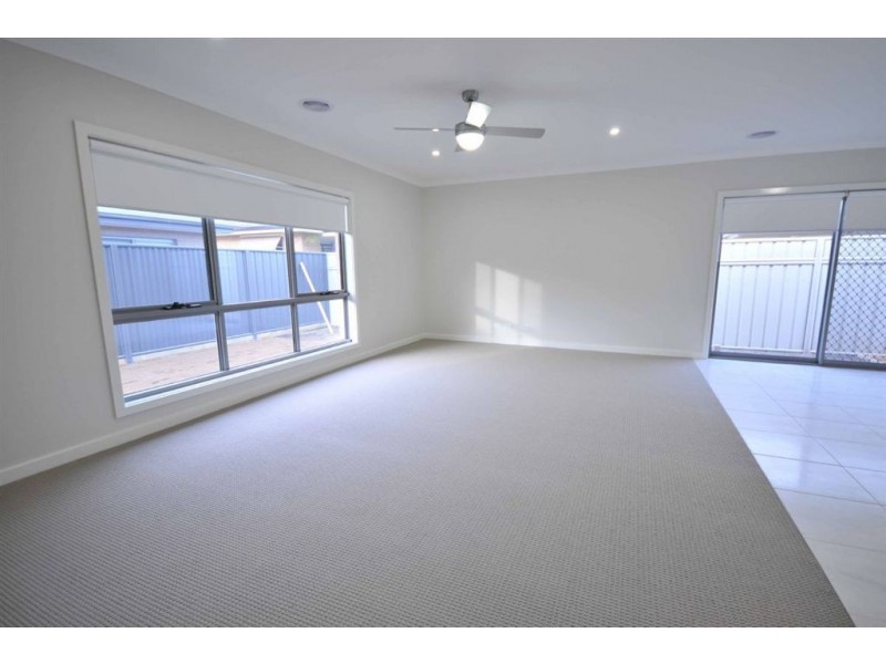 2/13 Bassett Street, Wodonga VIC 3690