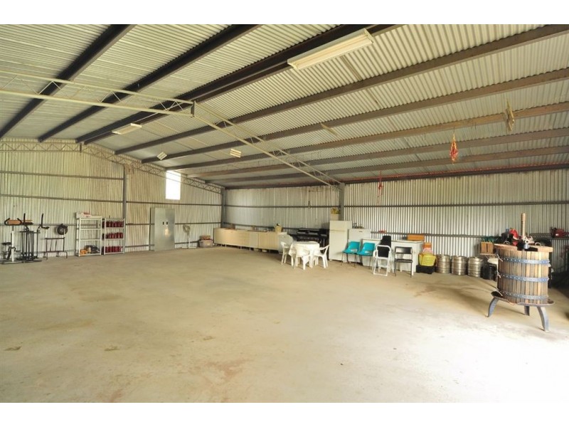 620 Honour Ave, Corowa NSW 2646