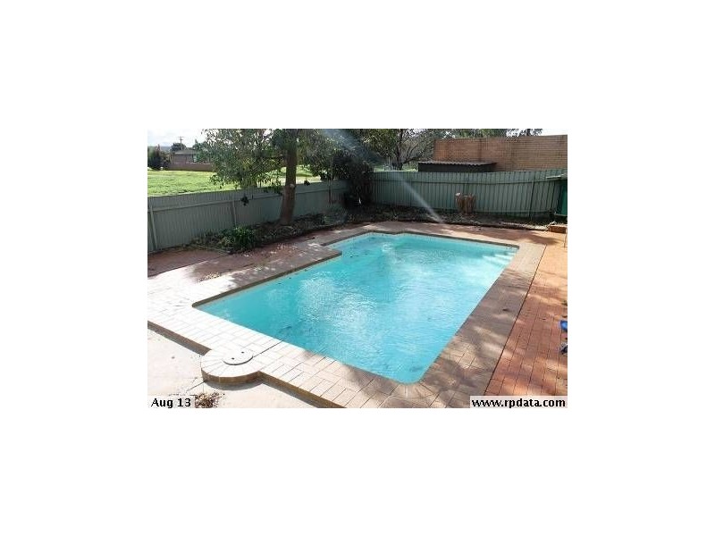 407 Dale Crescent, Lavington NSW 2641