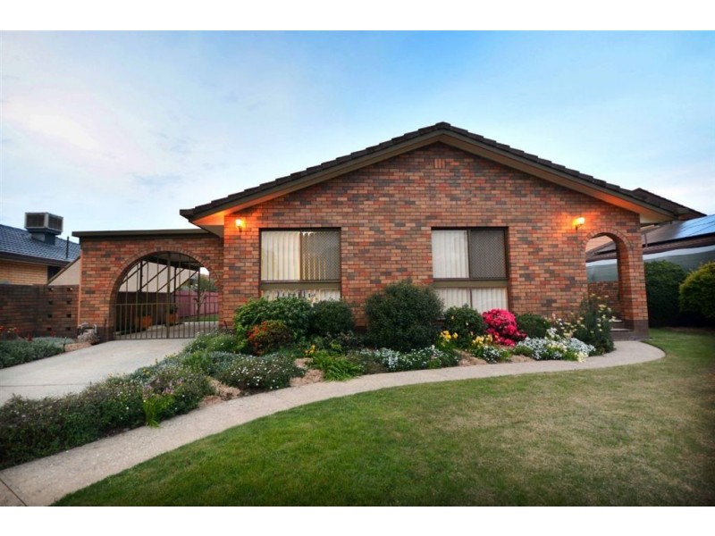 470 Schaefer street, Lavington NSW 2641