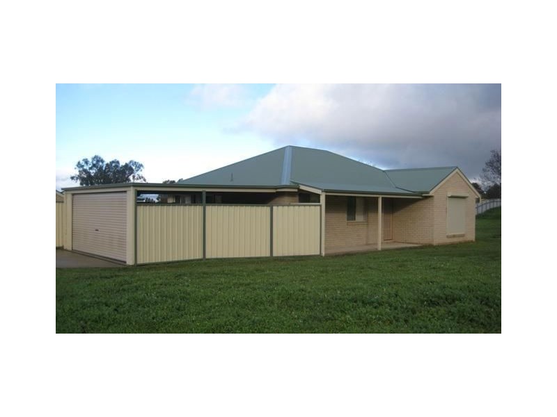 63 Kurrajong Cres, Albury NSW 2640