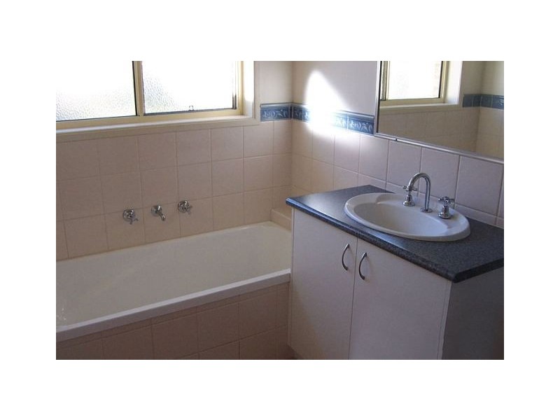 63 Kurrajong Cres, Albury NSW 2640