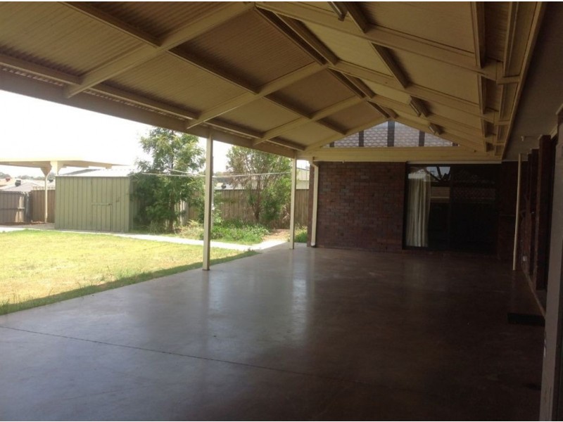 6 Lindisfarne court, Thurgoona NSW 2640
