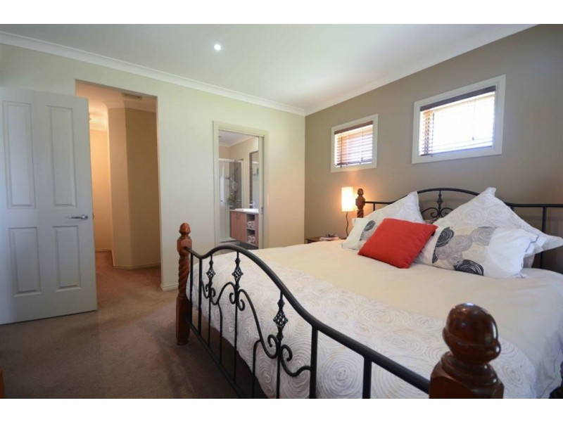 17 Atkins Street, Morven NSW 2660