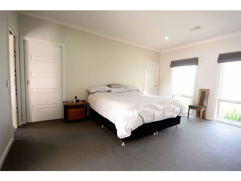 39 Kingfisher Court, Albury NSW 2640