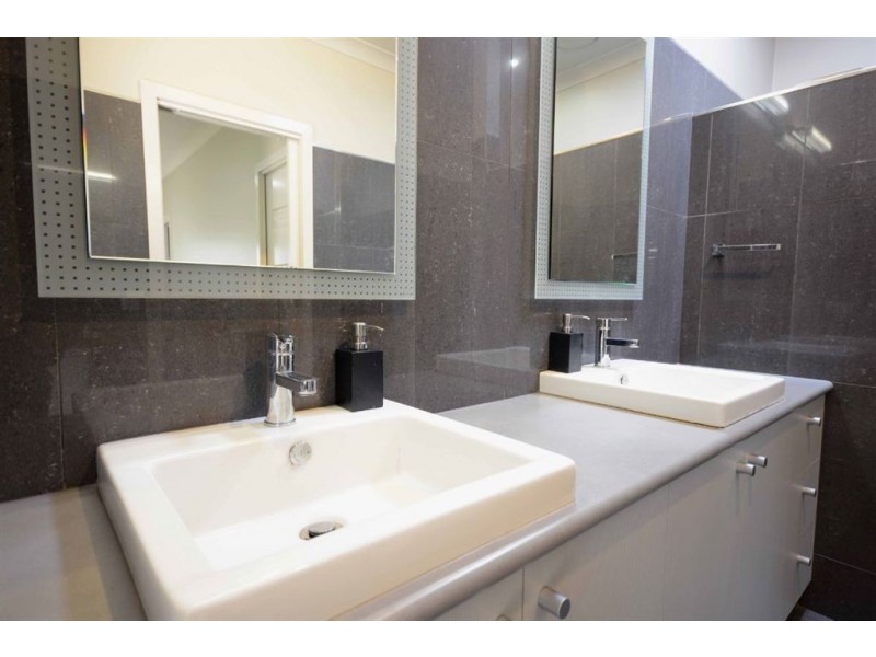 39 Kingfisher Court, Albury NSW 2640