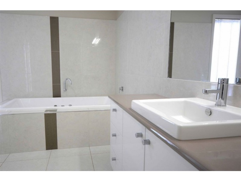 39 Kingfisher Court, Albury NSW 2640