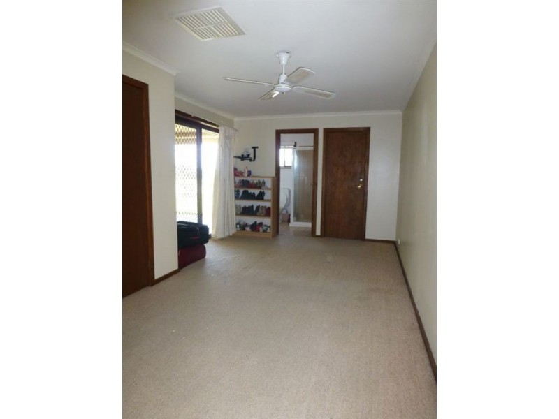6 Lindisfarne Court, Thurgoona NSW 2640