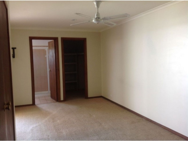 6 Lindisfarne Court, Thurgoona NSW 2640