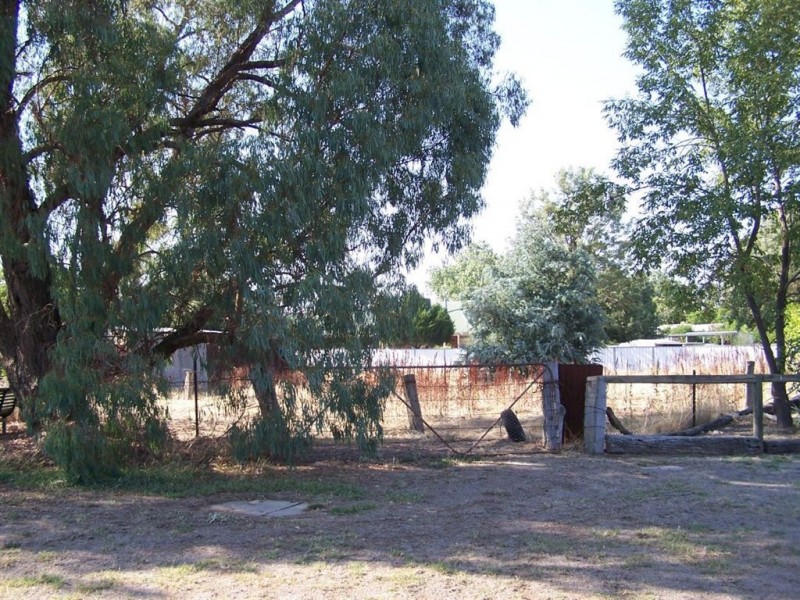 31-33 Epsom Rd, Chiltern VIC 3683