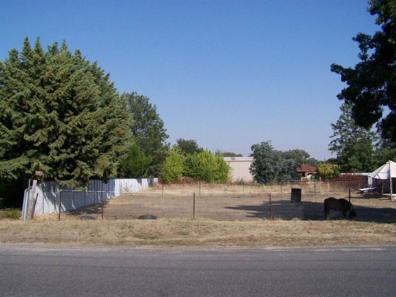 31-33 Epsom Rd, Chiltern VIC 3683