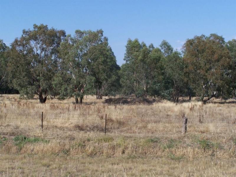 1 Racecourse Rd, Chiltern VIC 3683