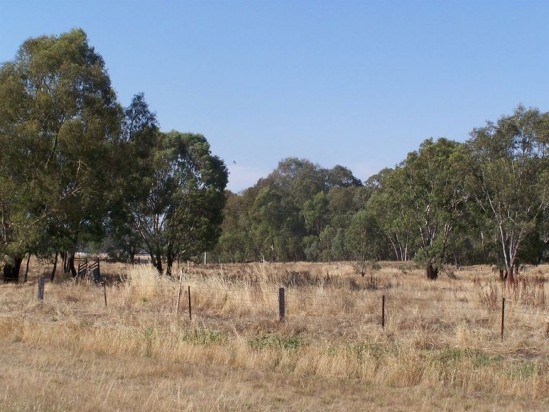 1 Racecourse Rd, Chiltern VIC 3683