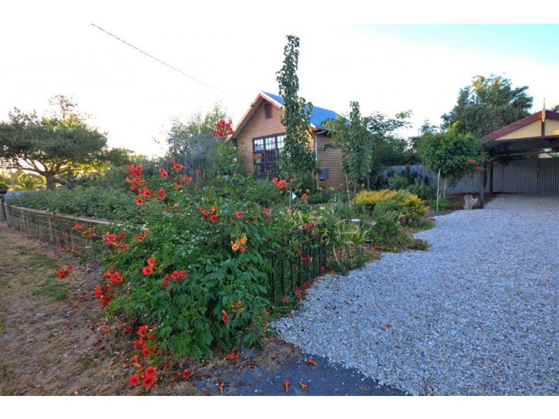 2 Edward Street, Culcairn NSW 2660
