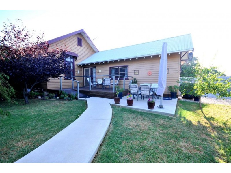 2 Edward Street, Culcairn NSW 2660