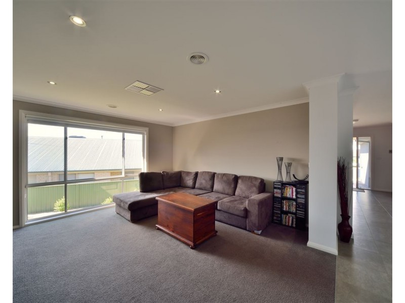 57 Mountain View Drive, Lavington NSW 2641