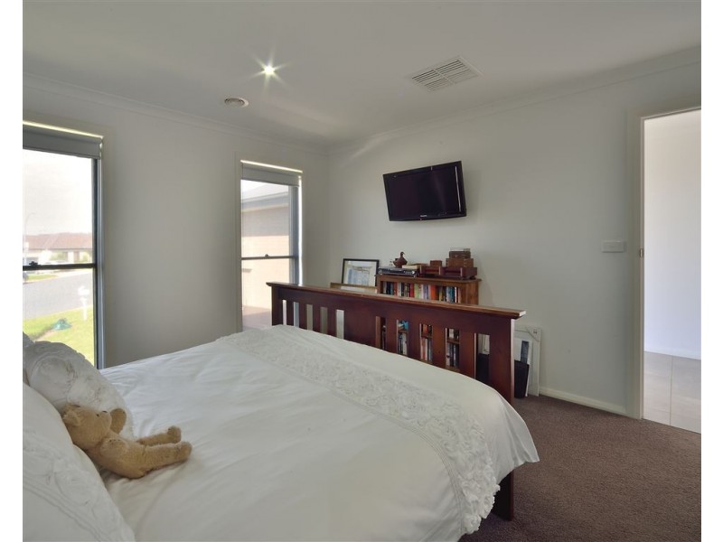 57 Mountain View Drive, Lavington NSW 2641