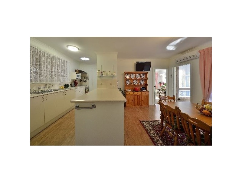 100 Kennedy Street,  Howlong, Howlong NSW 2643