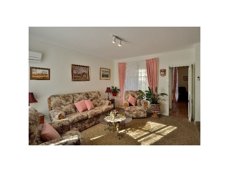 100 Kennedy Street,  Howlong, Howlong NSW 2643