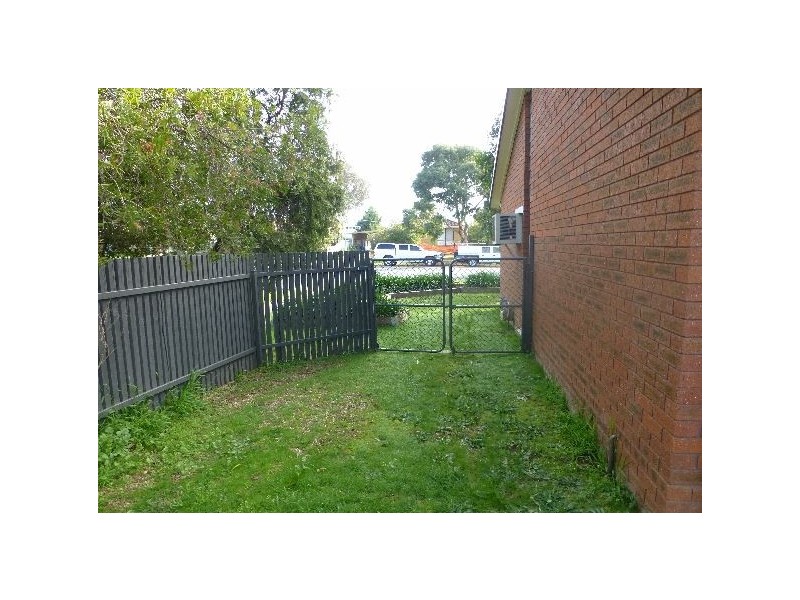 2/2 Serpentine Avenue, West Wodonga VIC 3690