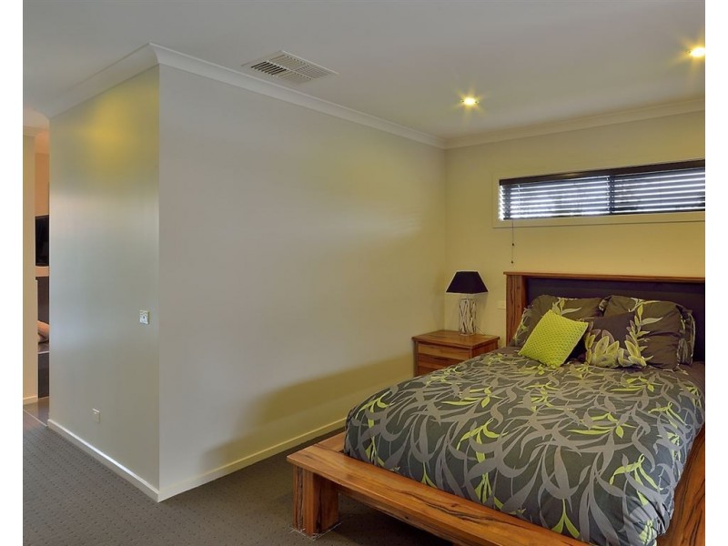 18 Black Springs Circuit, Albury NSW 2640