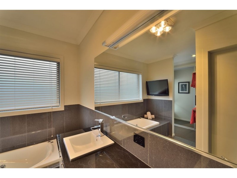 18 Black Springs Circuit, Albury NSW 2640