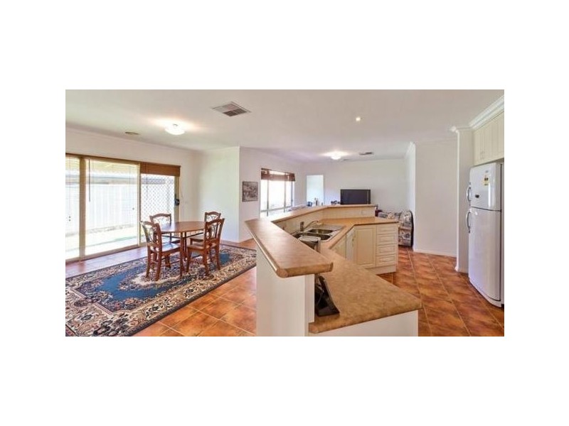 15 Winnell Court, Thurgoona NSW 2640