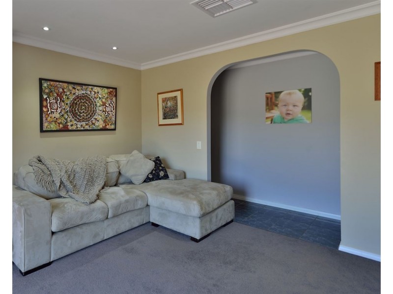 17 Kingfisher Court, East Albury NSW 2640