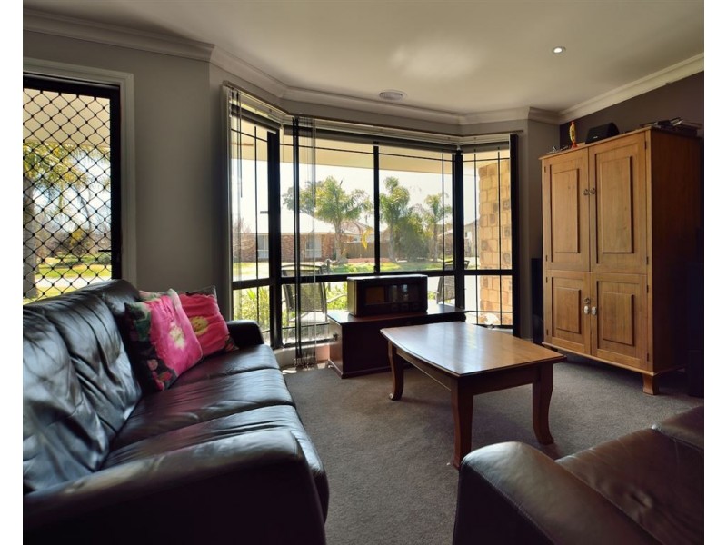 17 Kingfisher Court, East Albury NSW 2640