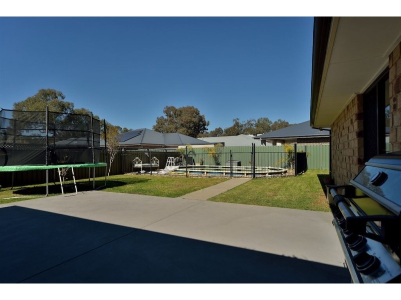 17 Kingfisher Court, East Albury NSW 2640