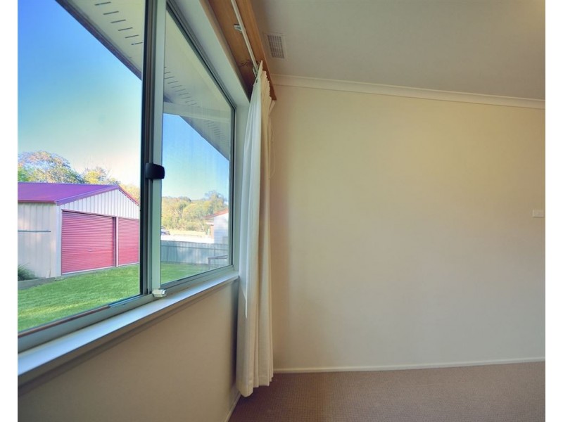 16 Banksia Street, West Albury NSW 2640